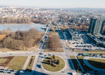 GDDKiA odnosi się do sprawy budowy S74 przez Kielce. „Kluczowa inwestycja dla miasta i województwa”