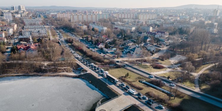 GDDKiA odnosi się do sprawy budowy S74 przez Kielce. „Kluczowa inwestycja dla miasta i województwa”