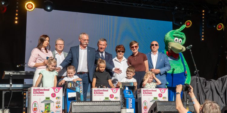 [ZDJĘCIA] Święto Wody za nami. Były występy, konkursy i wspólne pływanie kajakami