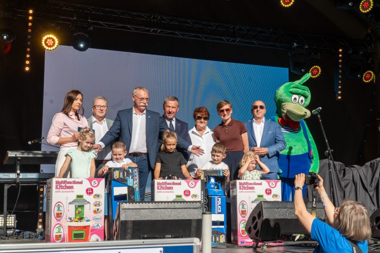 [ZDJĘCIA] Święto Wody za nami. Były występy, konkursy i wspólne pływanie kajakami