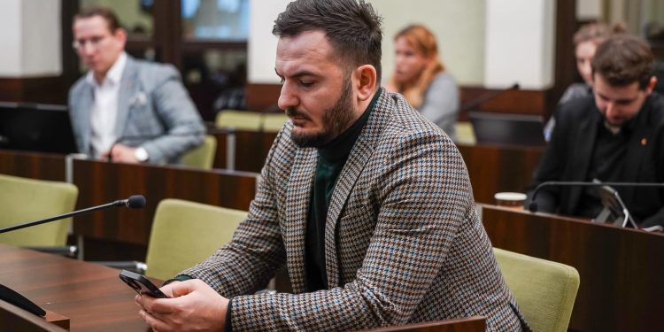 Radny Jakubczyk prosi władze Kielc o zaostrzenie polityki wobec Izraela. „Nie dla rozbudowy synagogi i Ogrodu Wolności oraz sprzedaży gruntów pod parkingi”