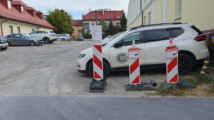Parking za 750 zł przy ul. św. Leonarda. Radni zagłosowali za rozwiązaniem umowy dzierżawy