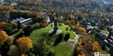 Do kogo należy rzeźba na Kadzielni? Miasto: uchwała stowarzyszenia nie czyni rzeźby od razu ich własnością