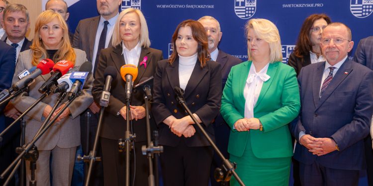 105 milionów złotych długu NFZ wobec świętokrzyskich szpitali. Samorząd bije na alarm