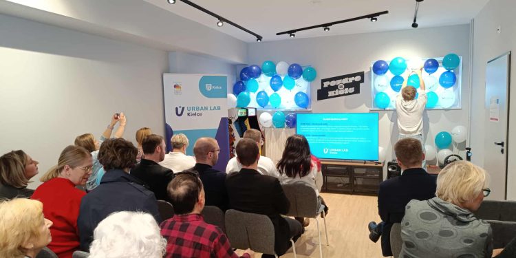 [ZDJĘCIA] Przestrzeń stworzona przez młodych i dla młodych. Urban Lab oficjalnie otwarty