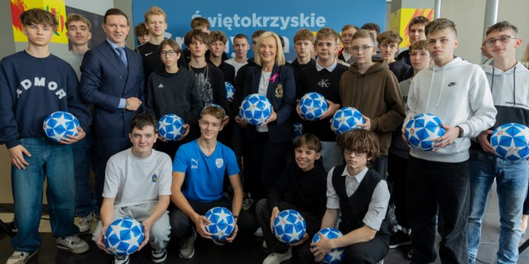 Świętokrzyskie – gramy na TAK z Funduszami Europejskimi. Rusza nowa kampania. Jej twarzą został były reprezentant Polski