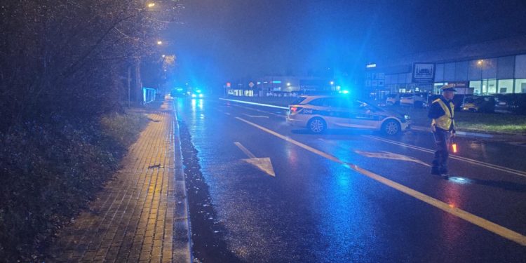 Wypadek na ul. Sandomierskiej. Piesza w ciężkim stanie trafiła do szpitala
