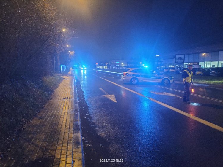 Wypadek na ul. Sandomierskiej. Piesza w ciężkim stanie trafiła do szpitala