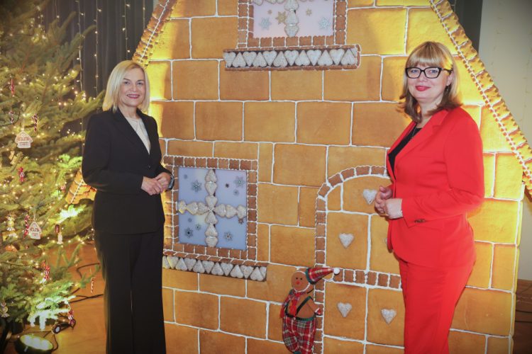 II Świętokrzyski Jarmark Bożonarodzeniowy z największą chatą z piernika w Polsce