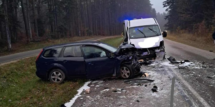 Wypadek w gminie Zagnańsk. Pięć osób trafiło do szpitala