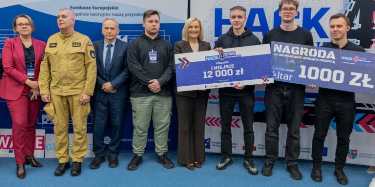 System Dron Alert najlepszym projektem nocnego hackathonu na Politechnice Świętokrzyskiej