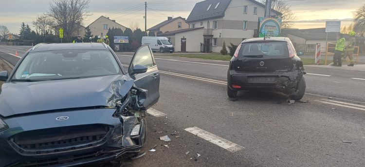 Zderzenie dwóch pojazdów w Radlinie. Dwie osoby w szpitalu