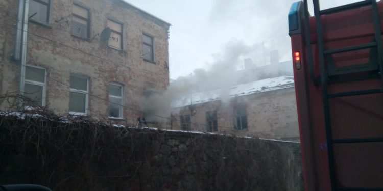 Pożar w kamienicy przy ulicy Cichej