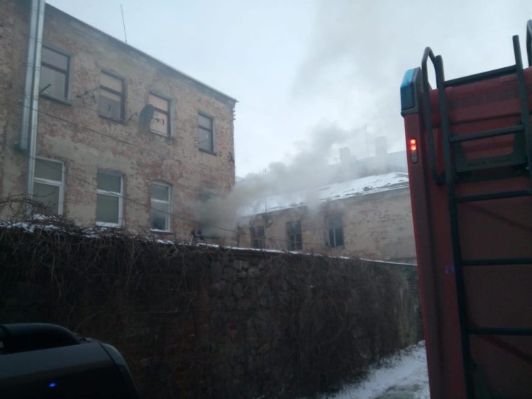 Pożar w kamienicy przy ulicy Cichej