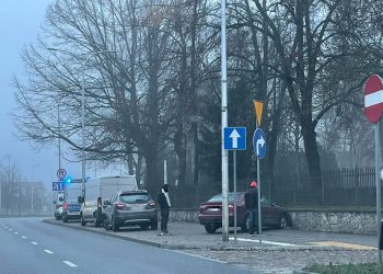 Wypadek na al. IX Wieków Kielc. Jedna osoba trafiła do szpitala