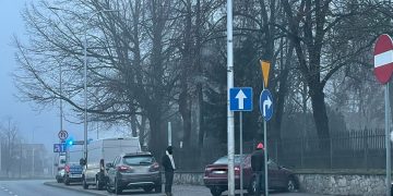 Wypadek na al. IX Wieków Kielc. Jedna osoba trafiła do szpitala