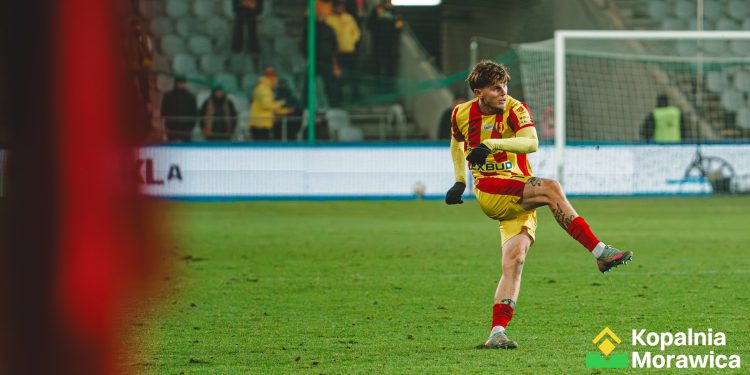 Korona wyszarpała remis w meczu z nowym liderem