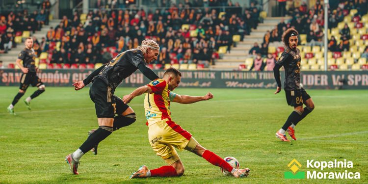 [TABELA] Korona w środku mocno spłaszczonej tabeli. Takiej sytuacji jeszcze nie było