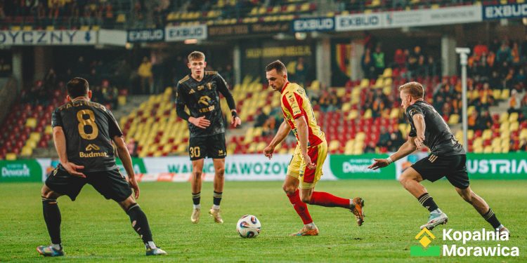 Korona będzie szlifowała formę na rekordowo długim zgrupowaniu. W tle rozmowy z dwoma „klasowymi” zawodnikami