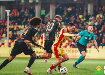 Korona wyszarpała remis w meczu z nowym liderem