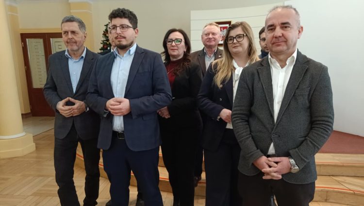 PiS krytykuje Agatę Wojdę. „Nie wyraża woli na spotkanie z naszym klubem”