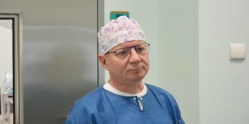 Doktor z ŚCO pierwszym w Polsce proktorem chirurgii robotycznej w otolaryngologii