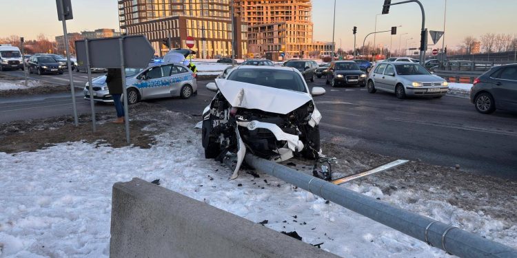 Wypadek w okolicy Galerii Echo. Do szpitala trafiły dwie osoby