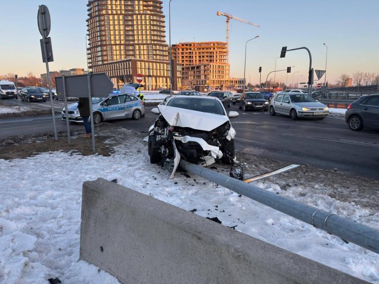 Wypadek w okolicy Galerii Echo. Do szpitala trafiły dwie osoby