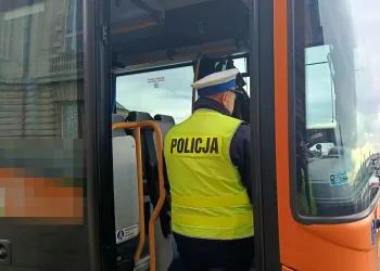 W pięciu województwach ruszają kontrole autokarów przewożących dzieci na ferie