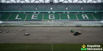 Legia wymienia murawę tuż przed meczem z Koroną