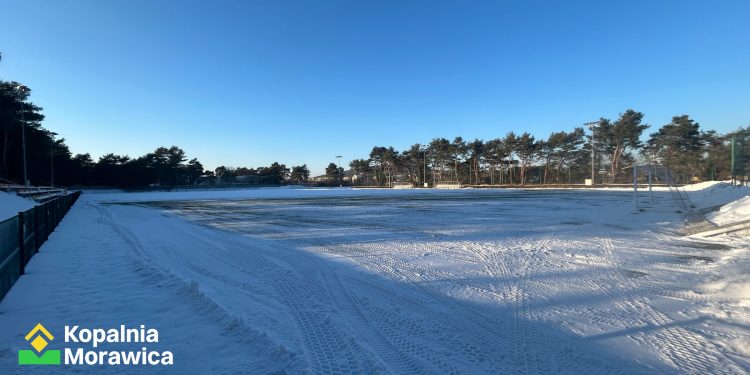 MOSiR pracuje nad boiskiem dla Korony. „Dodatkowo dmuchamy na zimne”