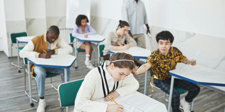 Egzamin ósmoklasisty 2026 – jak rodzice z Kielc mogą pomóc dziecku w przygotowaniach?