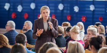 Nowacka: 1,5 mln dzieci w Polsce trafia na szkodliwe treści w sieci