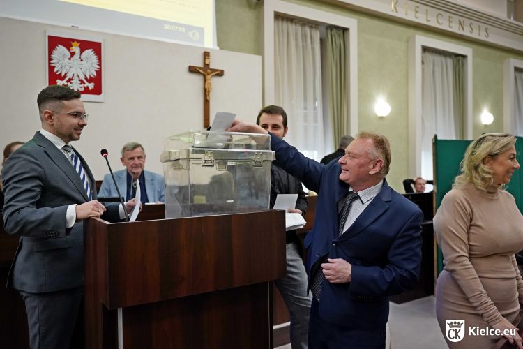 Znowu remis. Kto będzie nowym przewodniczącym Rady Miasta? 