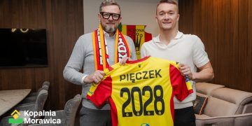 Marcel Pięczek zostaje w Koronie na dłużej
