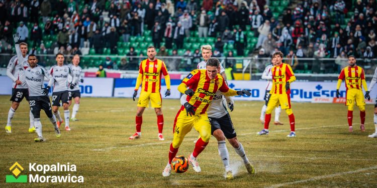 Super Mario dał trzy punkty Koronie