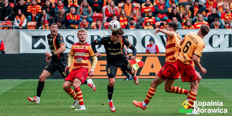 Resta wzbudza zainteresowanie na rynku, ale nie zamierza ruszać się z Kielc