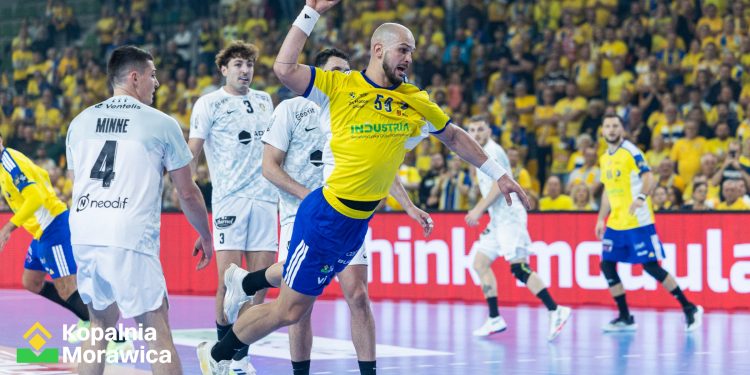 Bitwa o podium w Hali Legionów, Industria podejmuje giganta z Veszprem