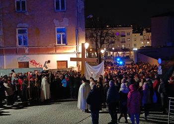 [ZDJĘCIA] Mieszkańcy Kielc wzięli udział w Drodze Krzyżowej
