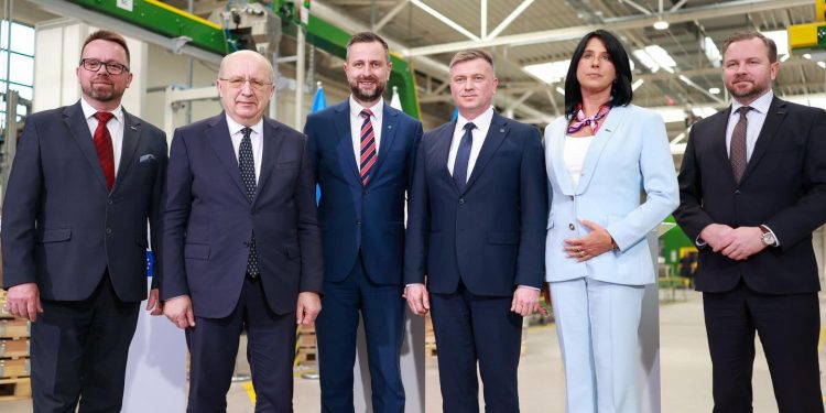 Szef MON w MESKO: Systemy antydronowe i obrona przeciwlotnicza – to nasze priorytety