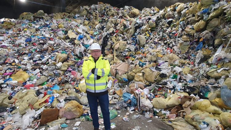 Krytykował zatrudnianie polityków w spółkach miejskich, sam zaczął pracę w takim miejscu. Stanowcza reakcja lidera „Perspektyw”