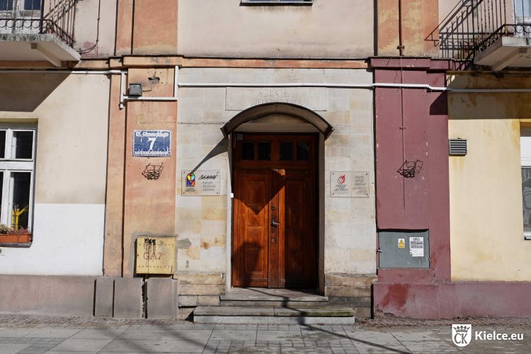 Będą nowe mieszkania komunalne. Powstaną w budynku po byłej szkole muzycznej