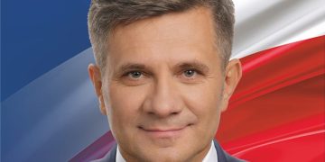 „Ta partia robi się partią nacjonalistyczną”. Senator z list PiS ocenia ugrupowanie w TVN24