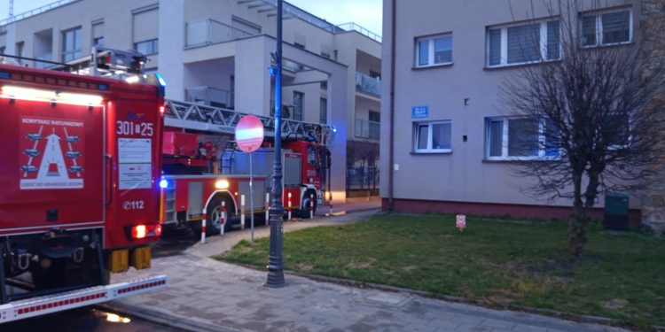 Pożar w Kielcach. Na miejsce wysłano 4 zastępy straży pożarnej
