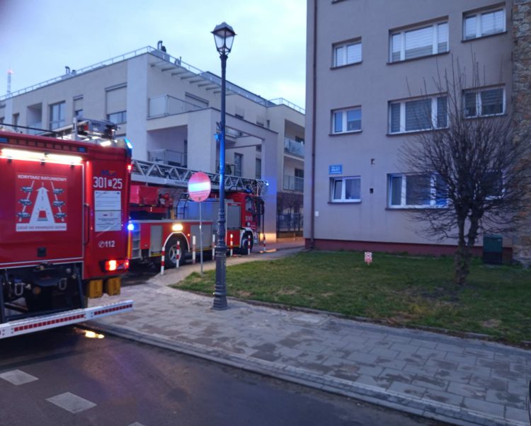 Pożar w Kielcach. Na miejsce wysłano 4 zastępy straży pożarnej