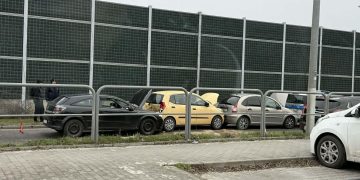 Zderzenie czterech aut, w tym radiowozu, na ulicy Zagnańskiej