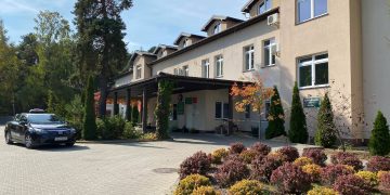 Siódma osoba z zarzutami w sprawie śmierci 20-latka w szpitalu