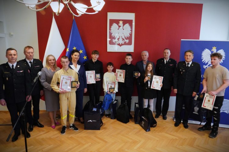 Młodzi bohaterowie wyróżnieni odznakami „Iuvenis Forti”