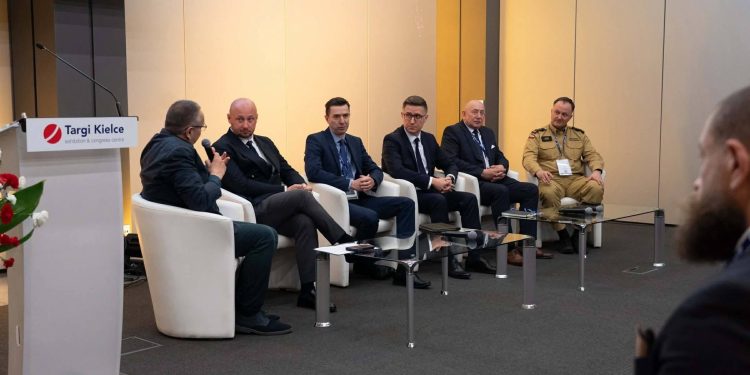 Eksperci w Targach Kielce: budowa odporności państwa wymaga partnerstwa służb i obywateli