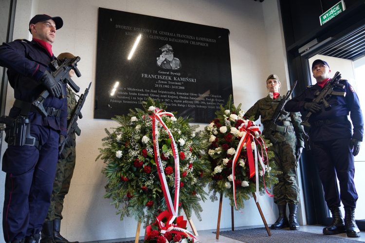 Generał Franciszek Kamiński patronem dworca kolejowego